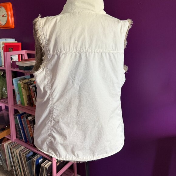 GAP Vintage Y2K Early 00's Reversible Brown and Beige Faux Fur Vest | Size M - Picture 5 of 9